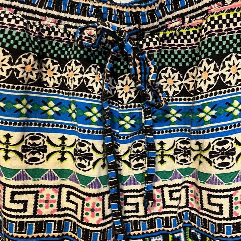 Geometric Bright Pattern Rayon Shorts - Picture 4 of 4